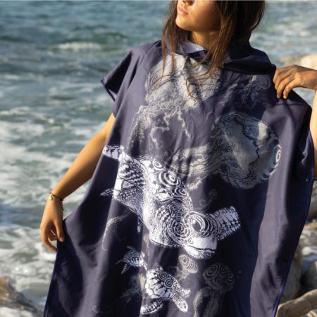 Poncho Microfibre Kanumera Moyen Modèle Le Banquet des Tortues